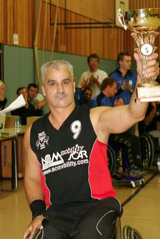 Bild: Bullen überrollen Antilopen