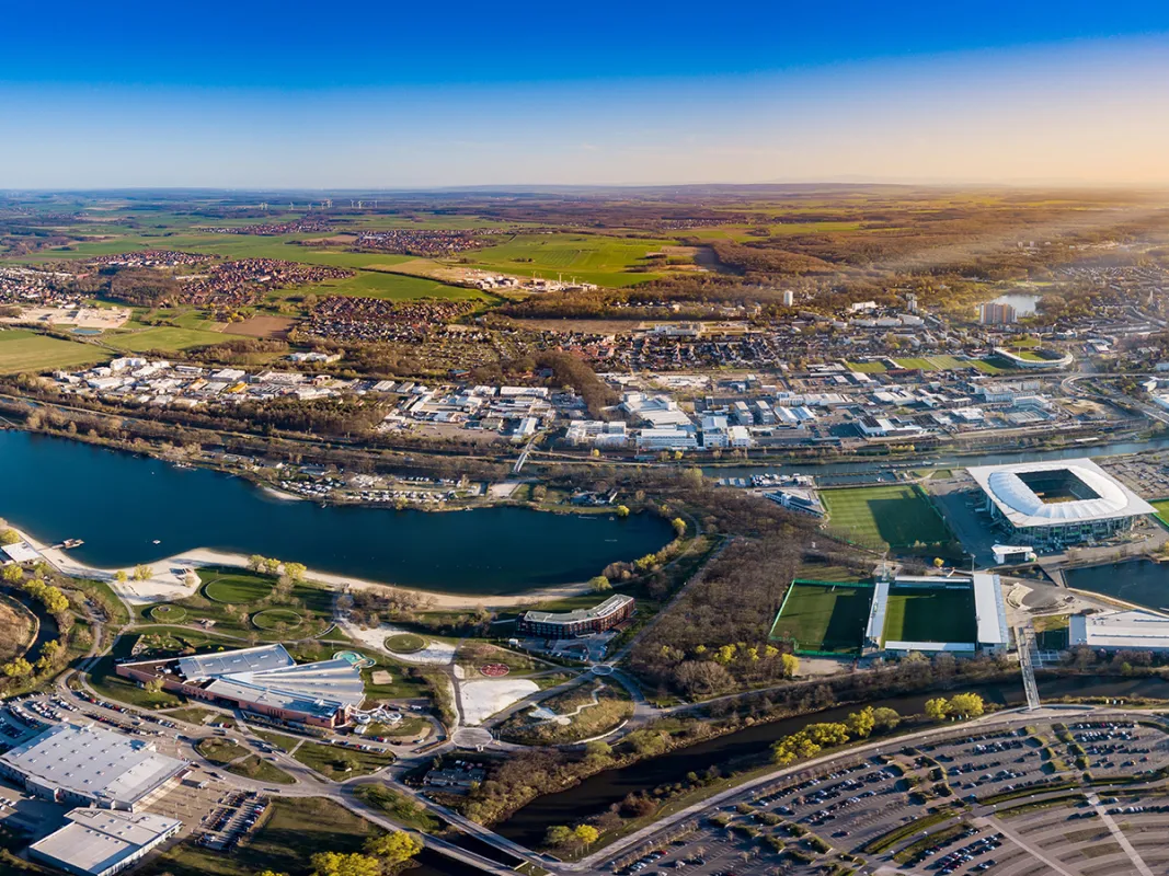 Luftbild vom Allerpark Wolfsburg (© WMG Wolfsburg, Foto: Julian Misiek)
