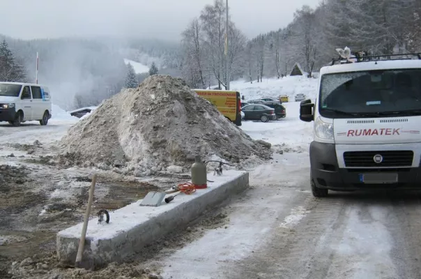 Rumatek stellt Schrankenanlage für Moeppis Skihütte in Winterberg fristgerecht fertig Bild: Rumatek stellt Schrankenanlage für Moeppis Skihütte in Winterberg fristgerecht fertig