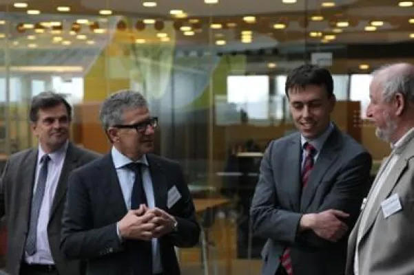 Bild: Reutlinger SPD-Wahlkreisabgeordneter Dr. Nils Schmid besucht IT-Dienstleister DATAGROUP