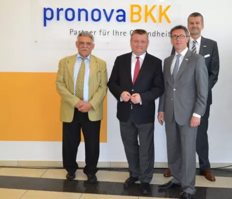 Bild: Gesundheitsminister Gröhe zu Besuch bei der pronova BKK