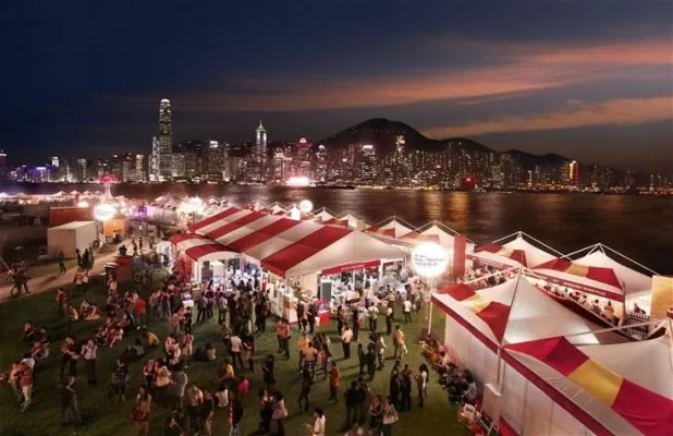 Zum Wine & Dine Festival nach Hongkong: e-kolumbus lädt Feinschmecker in die legendären Clubs & Gourmet-Tempel Bild: Zum Wine & Dine Festival nach Hongkong: e-kolumbus lädt Feinschmecker in die legendären Clubs & Gourmet-Tempel