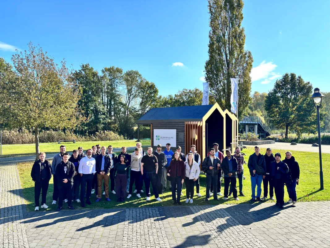 Studierende der TH Wildau im Incubator Village Beeskow (© Valuedfriends)