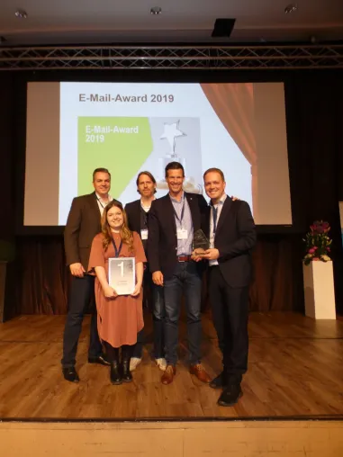 E-Mail-Award: Nayoki erhält Gold für die beste E-Mail-Kampagne zusammen mit Bayer CropScience Deutschland Bild: E-Mail-Award: Nayoki erhält Gold für die beste E-Mail-Kampagne zusammen mit Bayer CropScience Deutschland