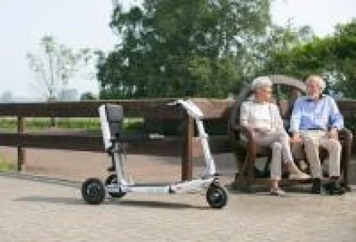 Bild: Mobilitätsroller ATTO ermöglicht bequemes Reisen in eleganter Form