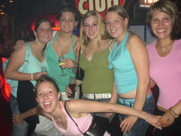 Bild: Semesteranfangsparty – Rheinische lädt Studierende und Ehemalige in die Roonburg ein