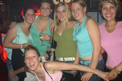 Bild: Semesteranfangsparty – Rheinische lädt Studierende und Ehemalige in die Roonburg ein