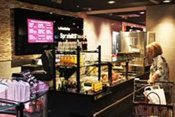 Bild: Einkaufen in neuer Dimension: Digital Signage bei EDEKA Volker Klein