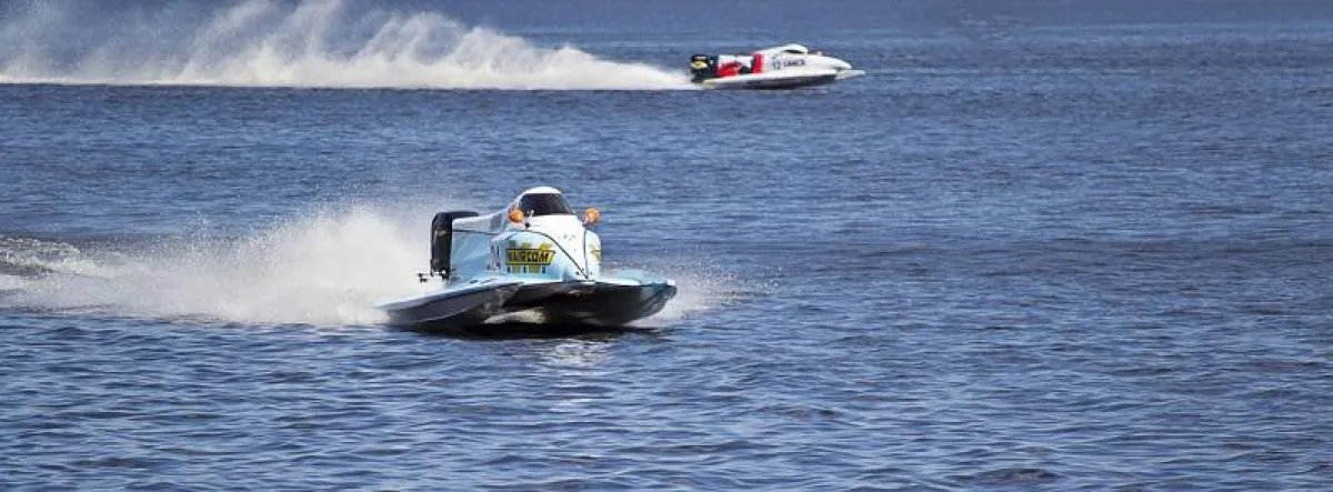 Motorbootrennen an der Mosel