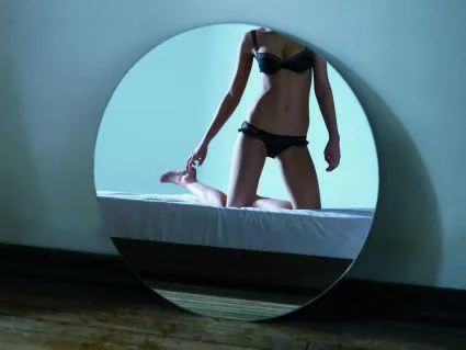 Bild: ELLE MACPHERSON INTIMATES - Herbst-Winterkollektion ab Juli 2009 in der Dessous-Abteilung