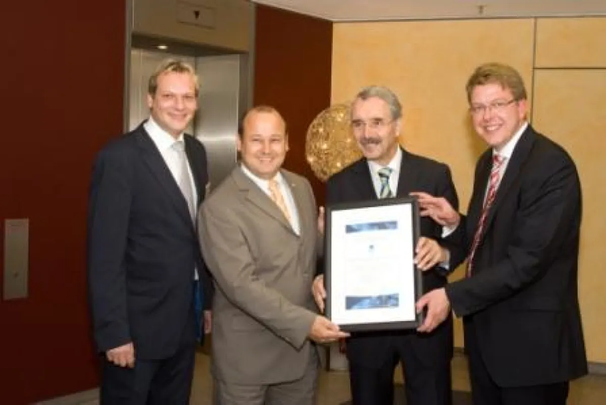 v.l.: Dr. Martin Ahlert (F&C), Holger Blaufuß (McDonald’s), Hartmut Schauerte (Staatssekretär im BMWi), Torben L. Brodersen (DFV)