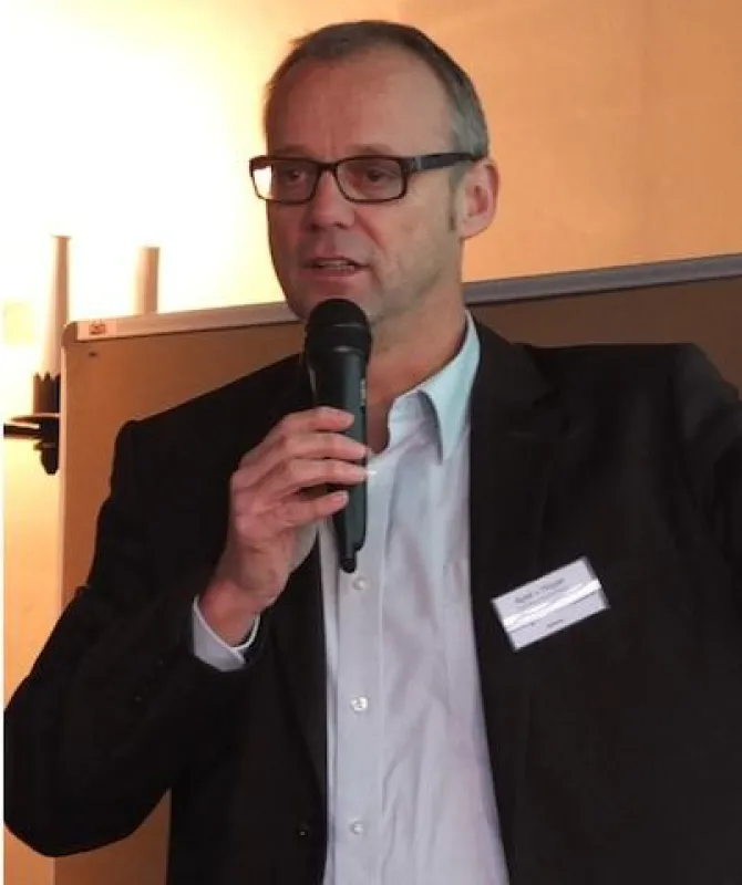 Rüdiger Mühlhausen präsentiert das Live-Webinar