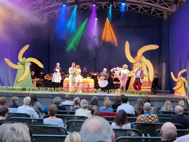 Bild: Der Vetter aus Dingsda - das deutschsprachige Opereretten-Feuerwerk auf der Bühne im Palmengarten Frankfurt