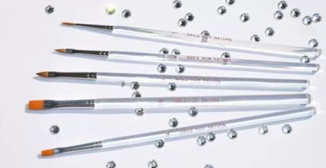 Bild: Diamonds are forever - Neue Pinselserie von Nails for Nature – exklusiv mit echten Swarovski Elements