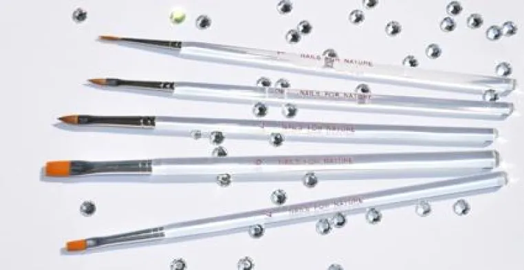 Diamonds are forever - Neue Pinselserie von Nails for Nature – exklusiv mit echten Swarovski Elements Bild: Diamonds are forever - Neue Pinselserie von Nails for Nature – exklusiv mit echten Swarovski Elements