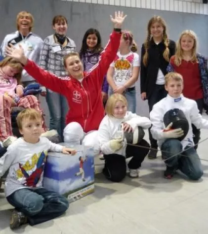 Bild: Die Klinge gekreuzt - Mentoring-Kids zu Gast bei Olympiasiegerin