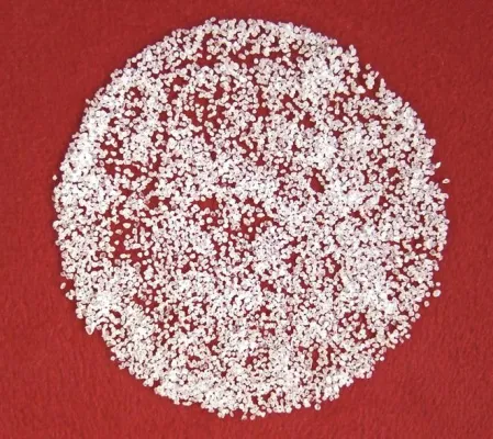 Bild: pekutherm - Farbloses Acryl-Feinmahlgut für die chemische Industrie