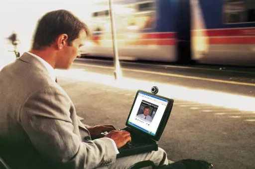 DEKOM rüstet Unternehmen für die Zukunft. Mobile audiovisuelle Kommunikation für moderne Unternehmen. Bild: DEKOM rüstet Unternehmen für die Zukunft. Mobile audiovisuelle Kommunikation für moderne Unternehmen.