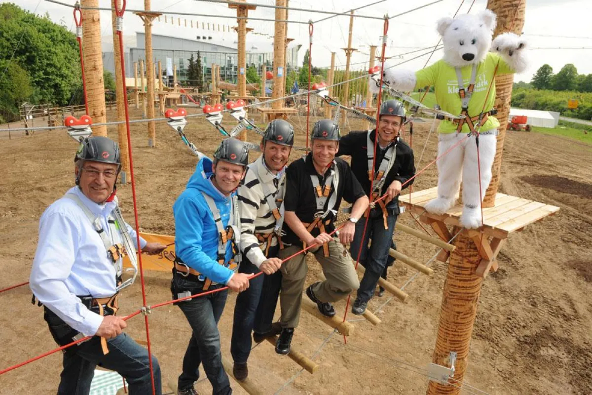 Eröffnung SalzburgerLand Kletterpark Neuss mit Herbert Napp, August Pollen, Leo Bauernberger, Hans-Jürgen Petrauschke, Johannes Janz (v.l.)