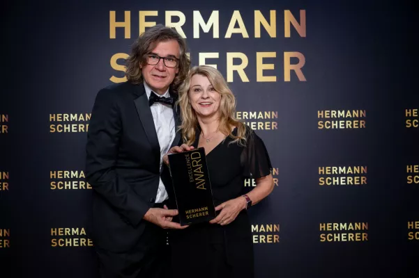 Bild: Hamburger Unternehmerin gewinnt Excellence Award für moderne Unternehmensführung beim 20. Speaker Slam