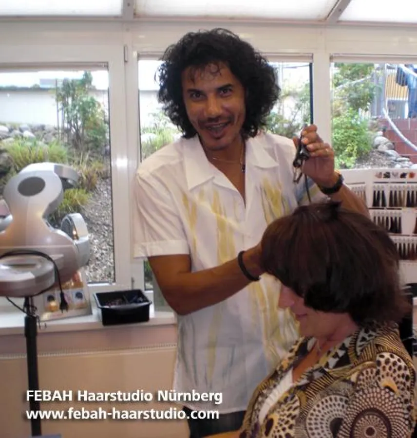 Thomas Grinninger hat bereits mehreren Hundert Frauen mit Haarverdichtung zu neuer Lebensbejahung verholfen