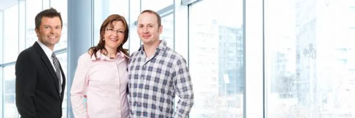 Von links: Fredi Stumpf, GF der amadeus Agentur; Sonja und Markus Welsch, Inhaber des Café ?Kitsch?