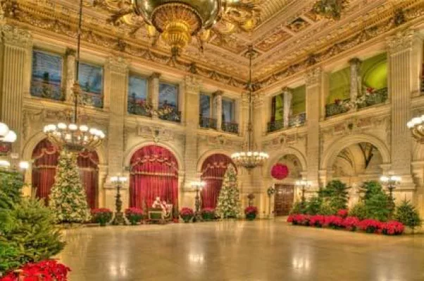 Bild: Stille Nacht, prachtvolle Nacht - Festliche Weihnachtszeit in den Herrenhäusern von Newport in Neuengland