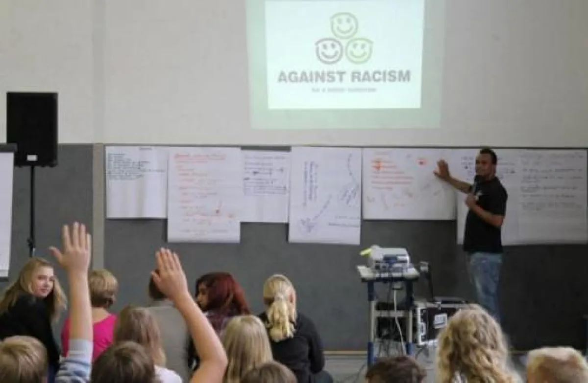 Against Racism: Martin Rietsch gestaltet Schulprojekttag