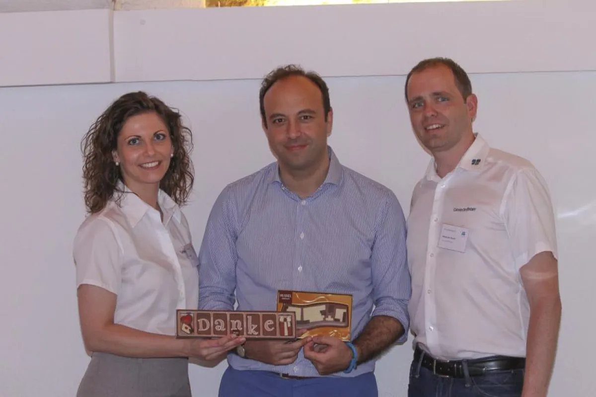 Anita Mair und Alexander Berger von x-it mit Temel Kahyaoglu, Geschäftsführung LNC Group (Mitte).