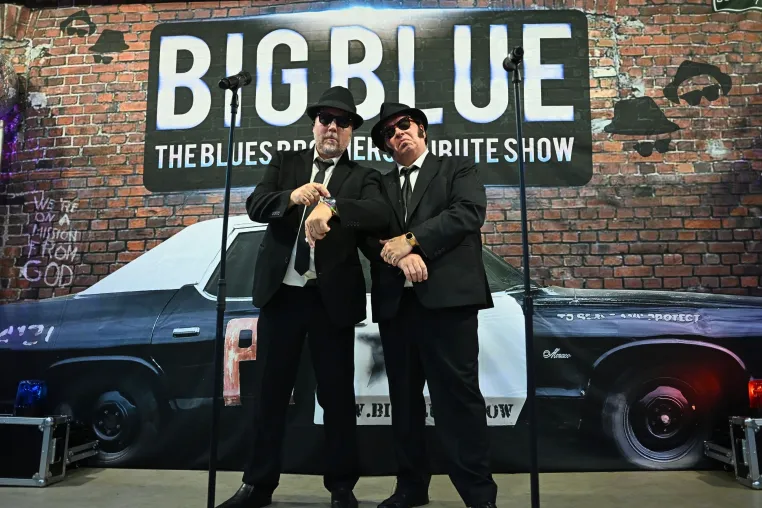 45 Jahre Blues Brothers – Deutschlands authentischste Tribute-Show ‚Big Blue‘ begeistert Fans Bild: 45 Jahre Blues Brothers – Deutschlands authentischste Tribute-Show ‚Big Blue‘ begeistert Fans