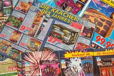 Auch zu Silvester dürfen Raketen nicht überall abgefeuert werden Bild: Auch zu Silvester dürfen Raketen nicht überall abgefeuert werden