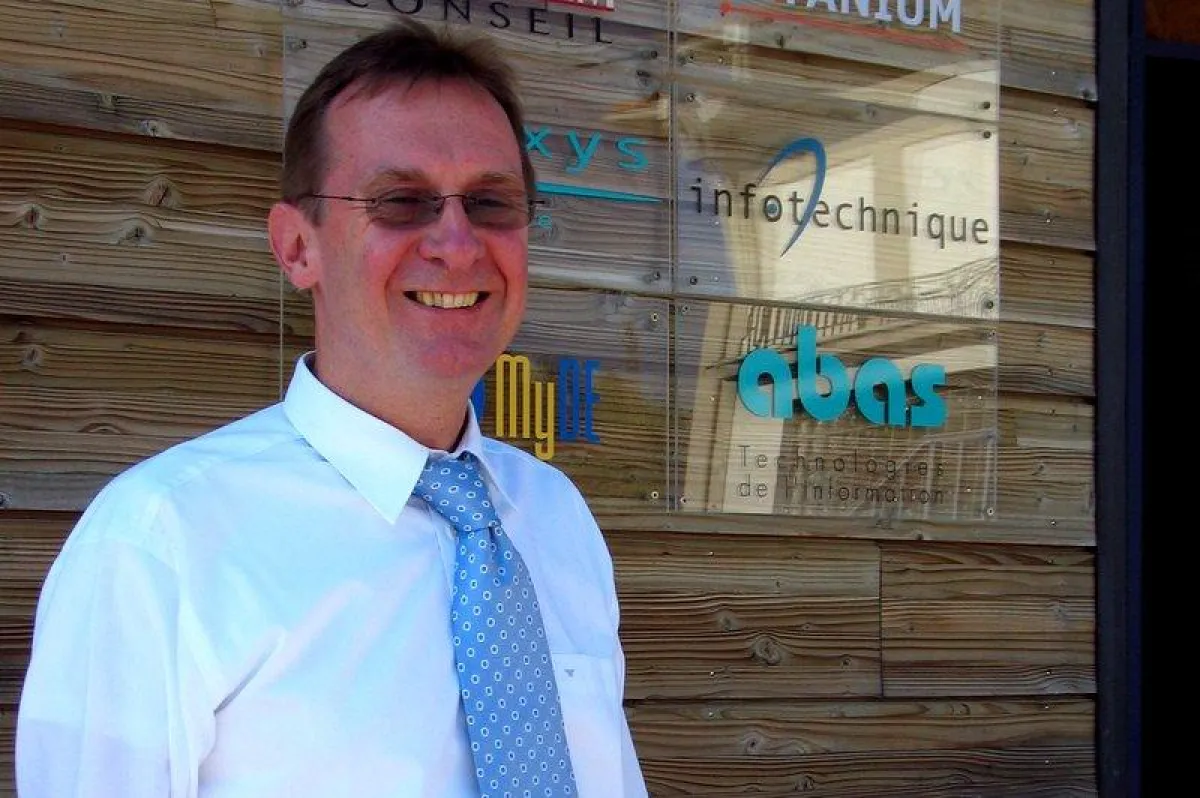 Werner Strub, Vorstand und Mitbegründer der ABAS Software AG, besucht das neugegründete Unternehmen im Elsass