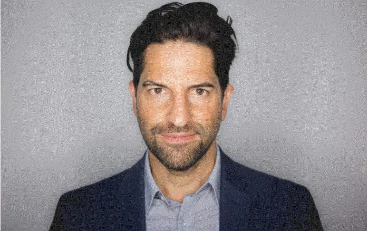 Marco Safavi-Hir (Geschäftsführung) kümmert sich bei VASATASCHRÖDER hauptverantwortlich um den Kunde