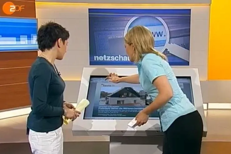 Bild: Netzschau interaktiv: Das ZDF Morgenmagazin präsentiert Web-News auf dem 42“ LCD-TouchPULT von data-touch