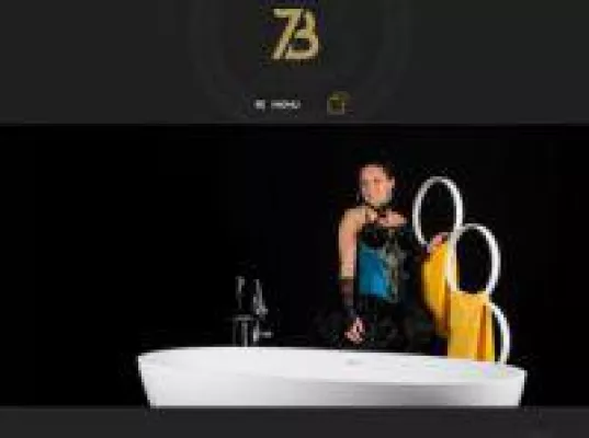 Bild: Ovale freistehende Badewannen vereinen Wellness und Luxusambiente