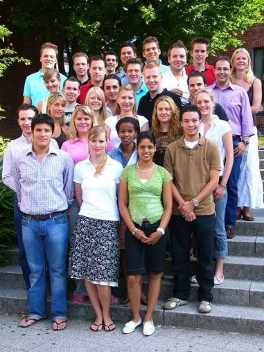 Energie die uns bewegt! Hochspannung in Wirtschaft und Gesellschaft Bild: Energie die uns bewegt! Hochspannung in Wirtschaft und Gesellschaft