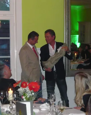 Spezialist für private Krankenversicherung trotzt Wirtschaftskrise - KmS auf Erfolgskurs Bild: Spezialist für private Krankenversicherung trotzt Wirtschaftskrise - KmS auf Erfolgskurs