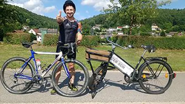 Bild: Ein Glücksbringer auf Abwegen - Schwimmen, Radfahren, Laufen
