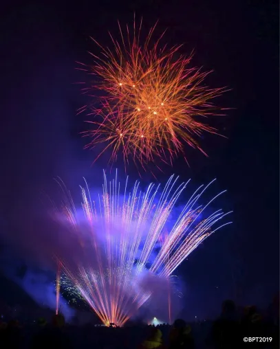 Bild: Bartenbacher Feuerwerk 2024: Im kleinen Bartenbach knallt es jährlich weltweit als erstes!