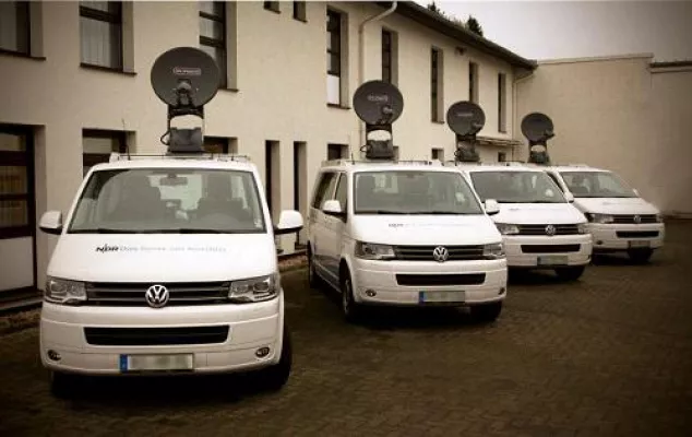 Bild: SATCOM übergibt dem NDR fünf KA-Fahrzeuge für die trimediale Newsproduktion