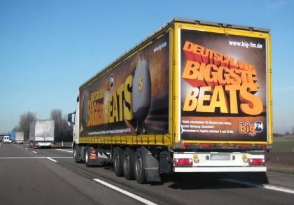 Mit flexibler LKW-Werbung ist bigFM näher am Hörer Bild: Mit flexibler LKW-Werbung ist bigFM näher am Hörer