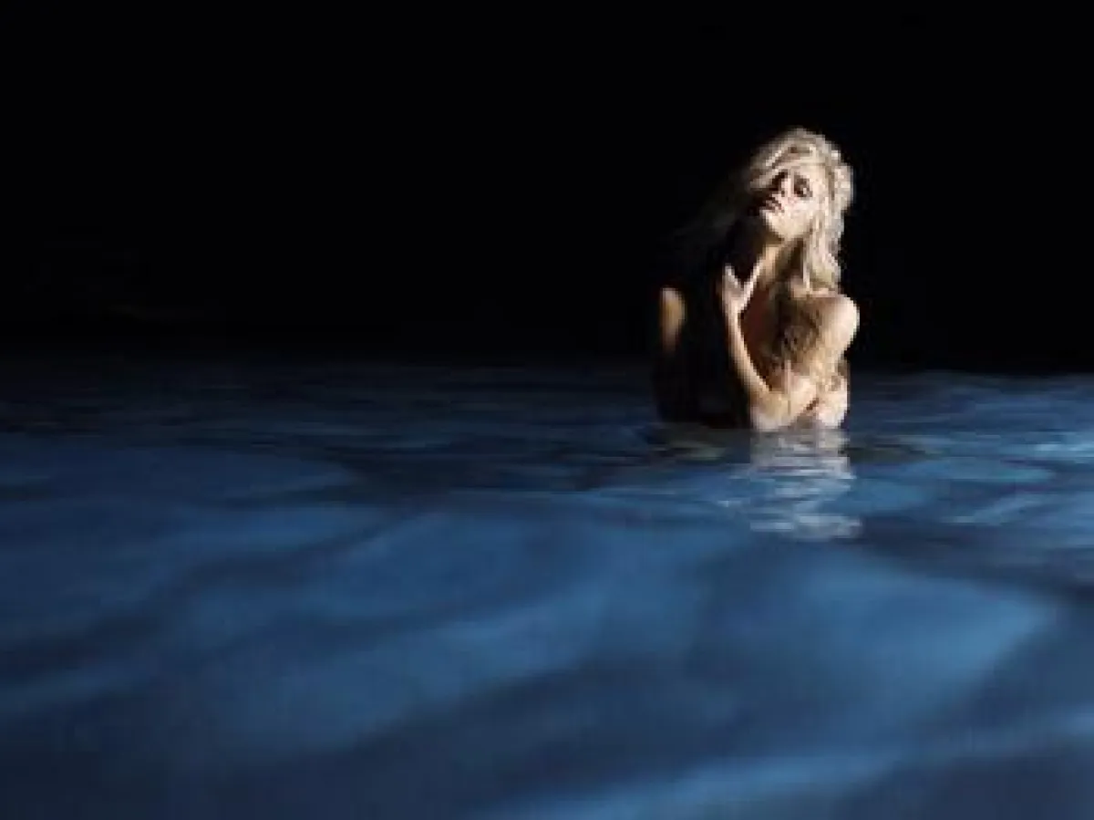 (C) Russell James, Brooklyn, Necker Island, 2010