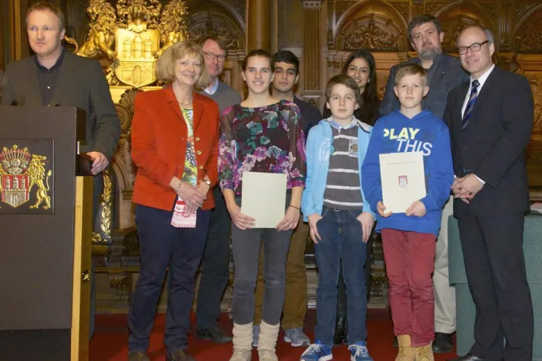 Bild: Umweltschule in Europa 2013: Nelson-Mandela-Schule erhält Preis im Hamburger Rathaus