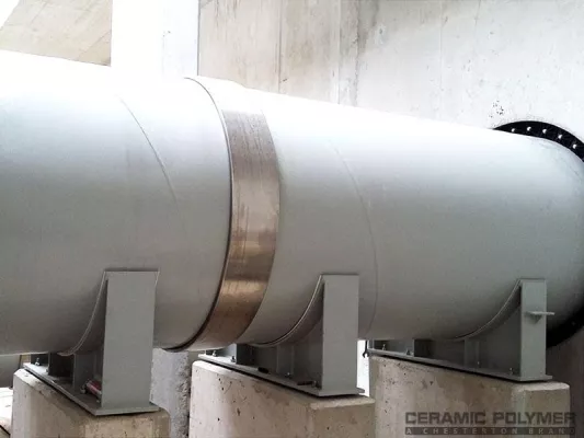 Bild: 65 Rohrleitungen in großer Kläranlage in Polen gegen Abrieb und Chemikalieneinfluss geschützt