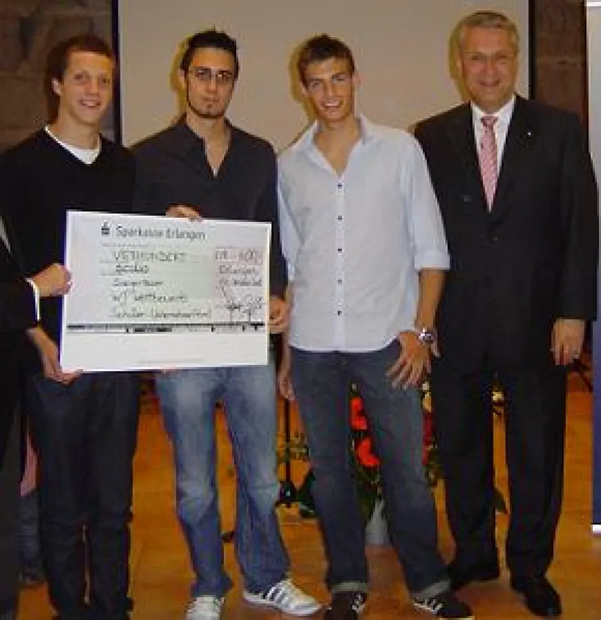 SCULIO-Team mit dem bayrischen Innenminister. Von links nach rechts: Michael Ammon, Oliver Leinberger, Matthias Groo, Herr Hermann