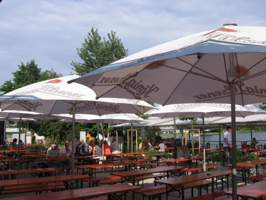 Bild: Umfirmierung stellt Werbeschirme in den Fokus: Aus A.M. Handel & Promotion wird A.M. Sonnenschirme 