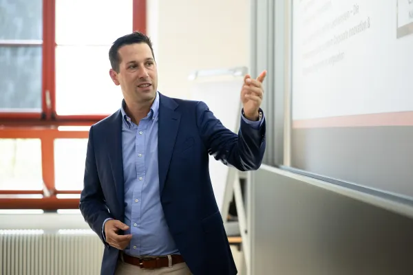 Bild: Universität Liechtenstein bietet neuen Lehrgang für digitalen Wandel 