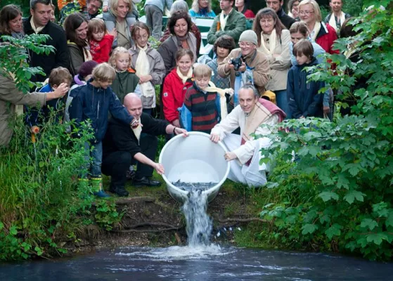 Bild: Das Tshethar Ritual – dem Leben mit Wertschätzung begegnen