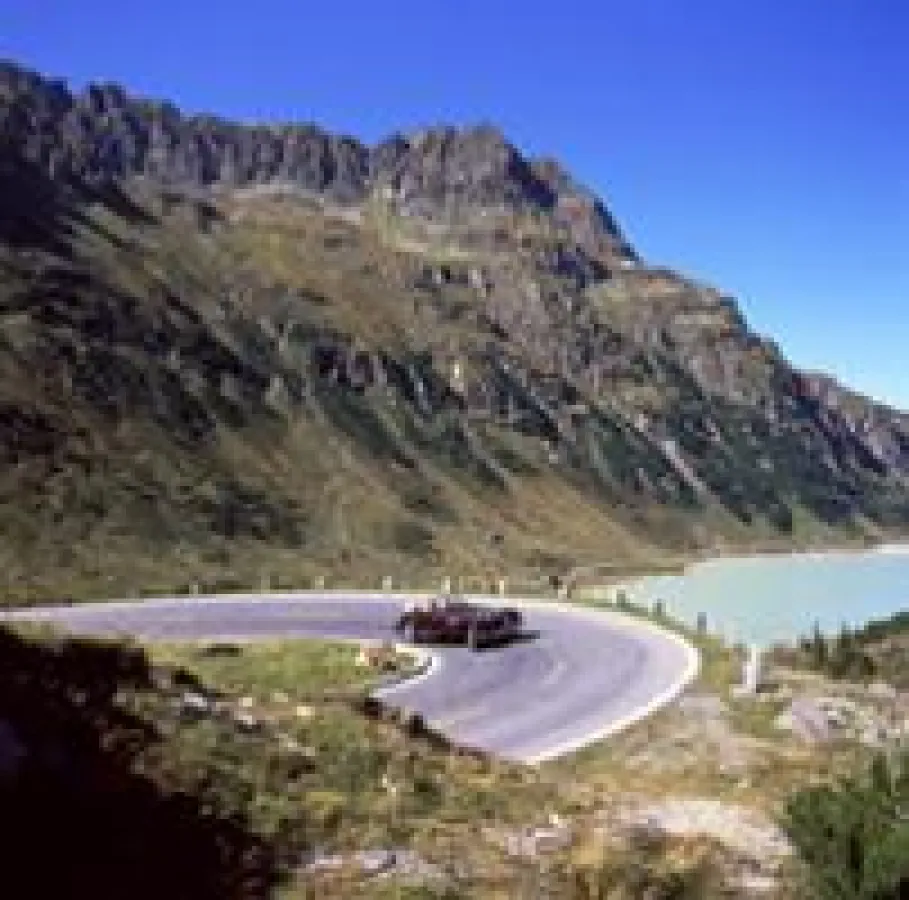 Silvretta-Hochalpenstraße mit Vermuntsee