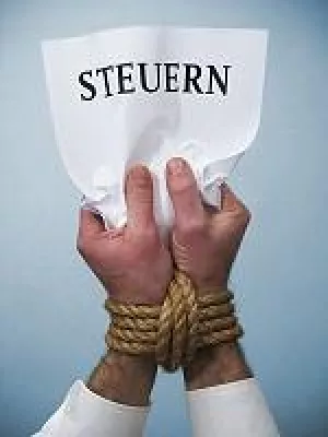 Bild: Die Sommerpause als Ruhe vor dem Sturm – Der Staat wetzt bereits die Steuermesser